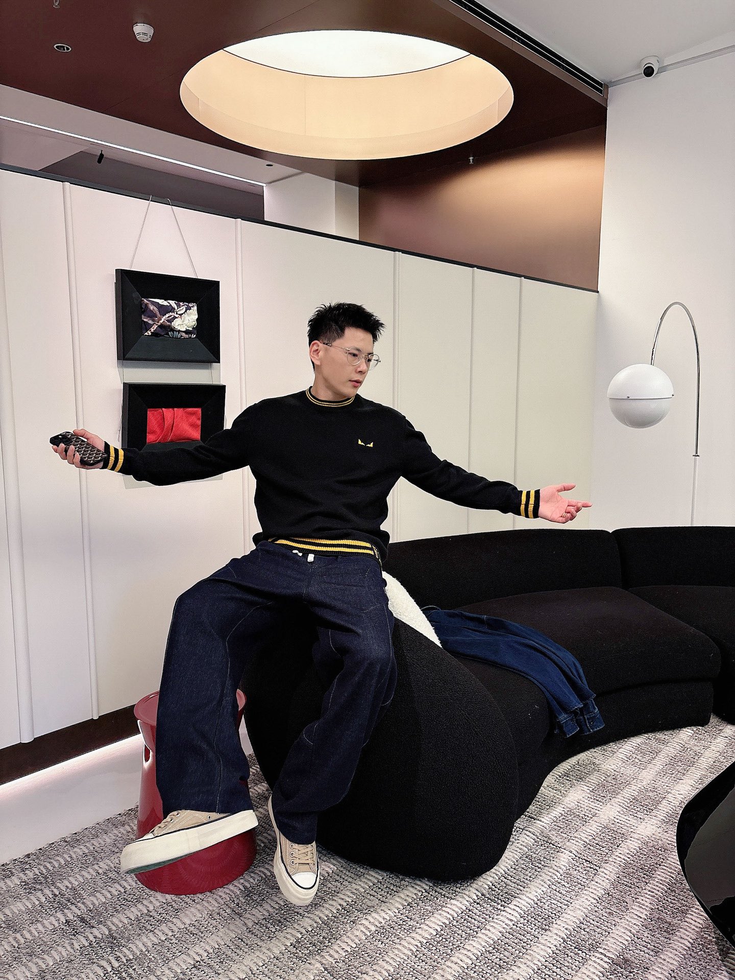 Fendi 早秋新款男士羊毛针织衫，专柜在售爆款单品，各大时尚买手明星人手一件的百搭单品。简单时尚甚是好