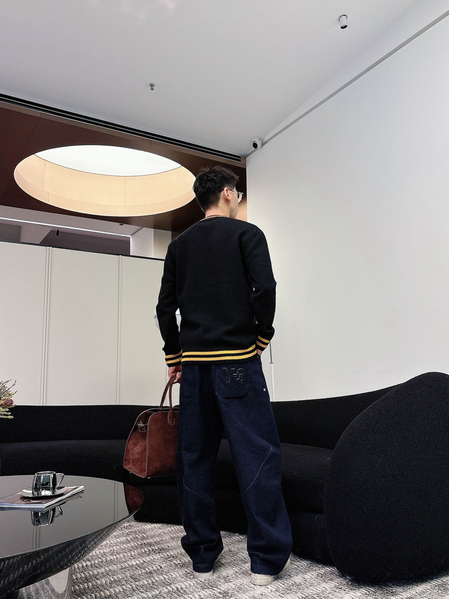 Fendi 早秋新款男士羊毛针织衫，专柜在售爆款单品，各大时尚买手明星人手一件的百搭单品。简单时尚甚是好