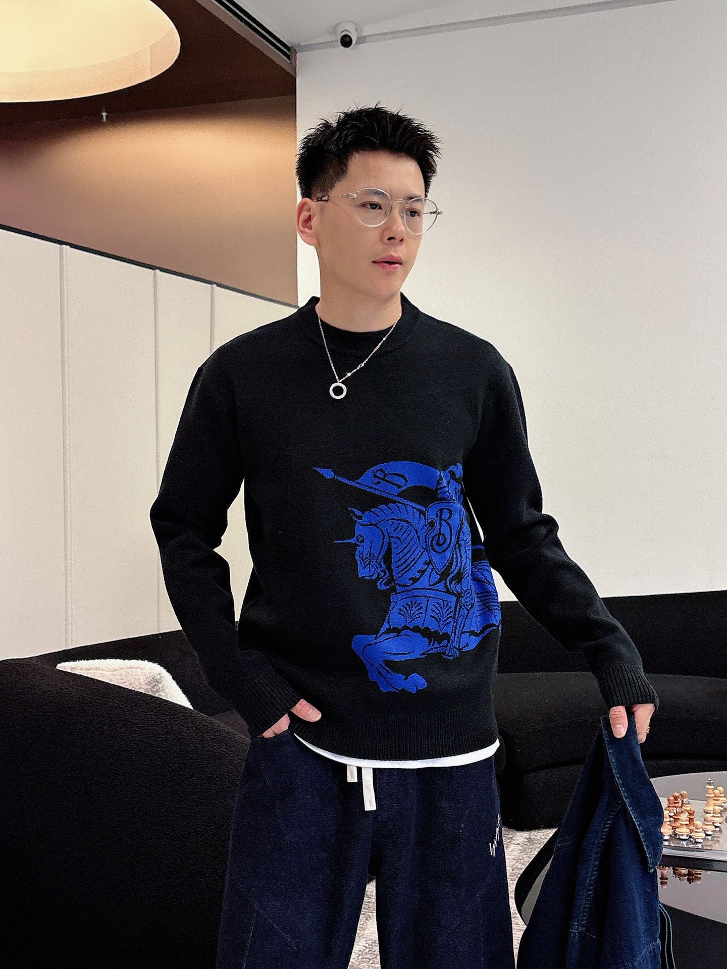 Burberry 早秋新款男士羊毛针织衫，专柜在售爆款单品，各大时尚买手明星人手一件的百搭单品。简单时尚