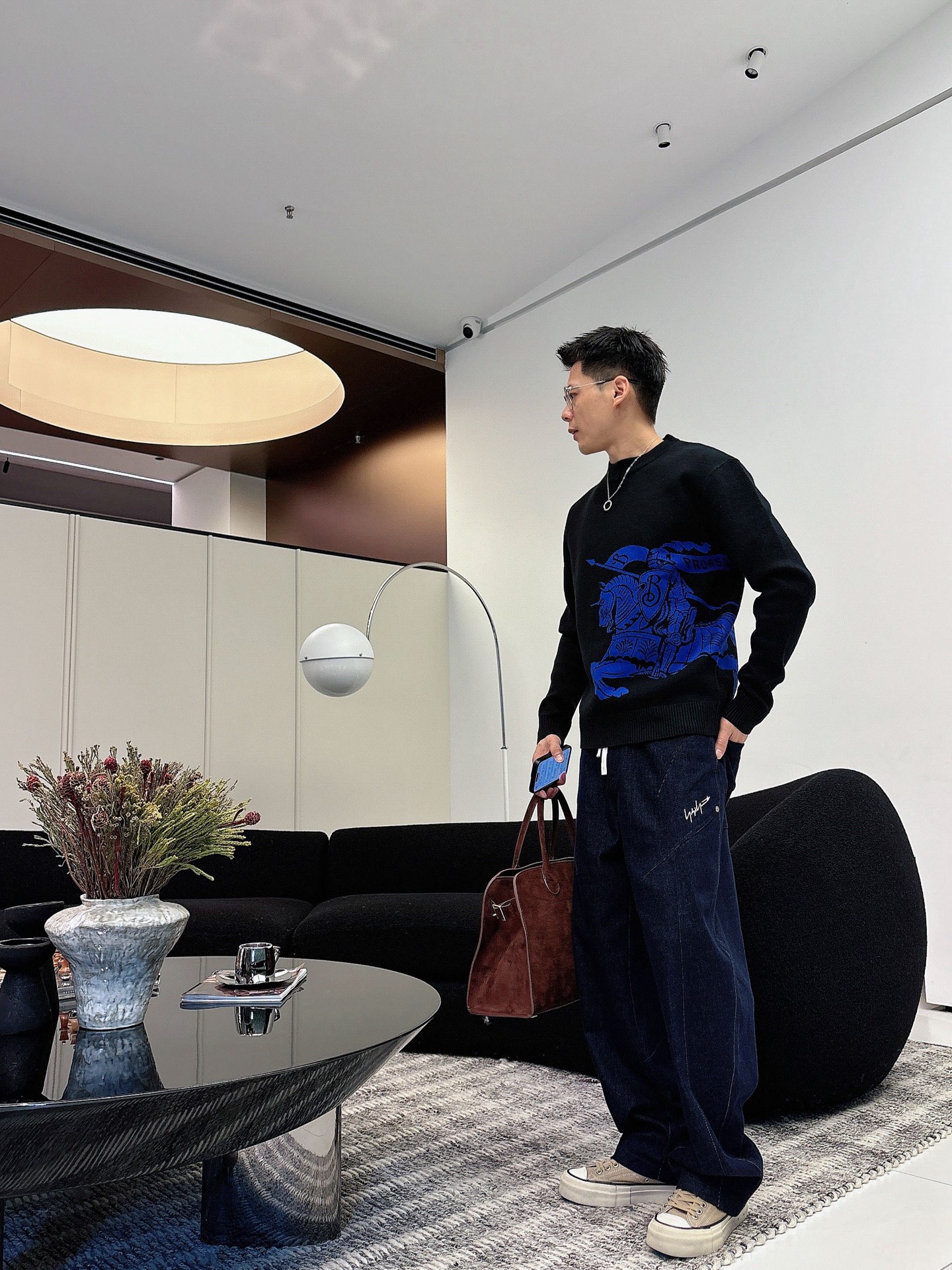 Burberry 早秋新款男士羊毛针织衫,专柜在售爆款单品,各大时尚买手明星人手一件的百搭单品。简单时尚 Burberry 早秋新款男士羊毛针织衫,专柜在售爆款单品,各大时尚买手明星人手一件的百搭单品。简单时尚