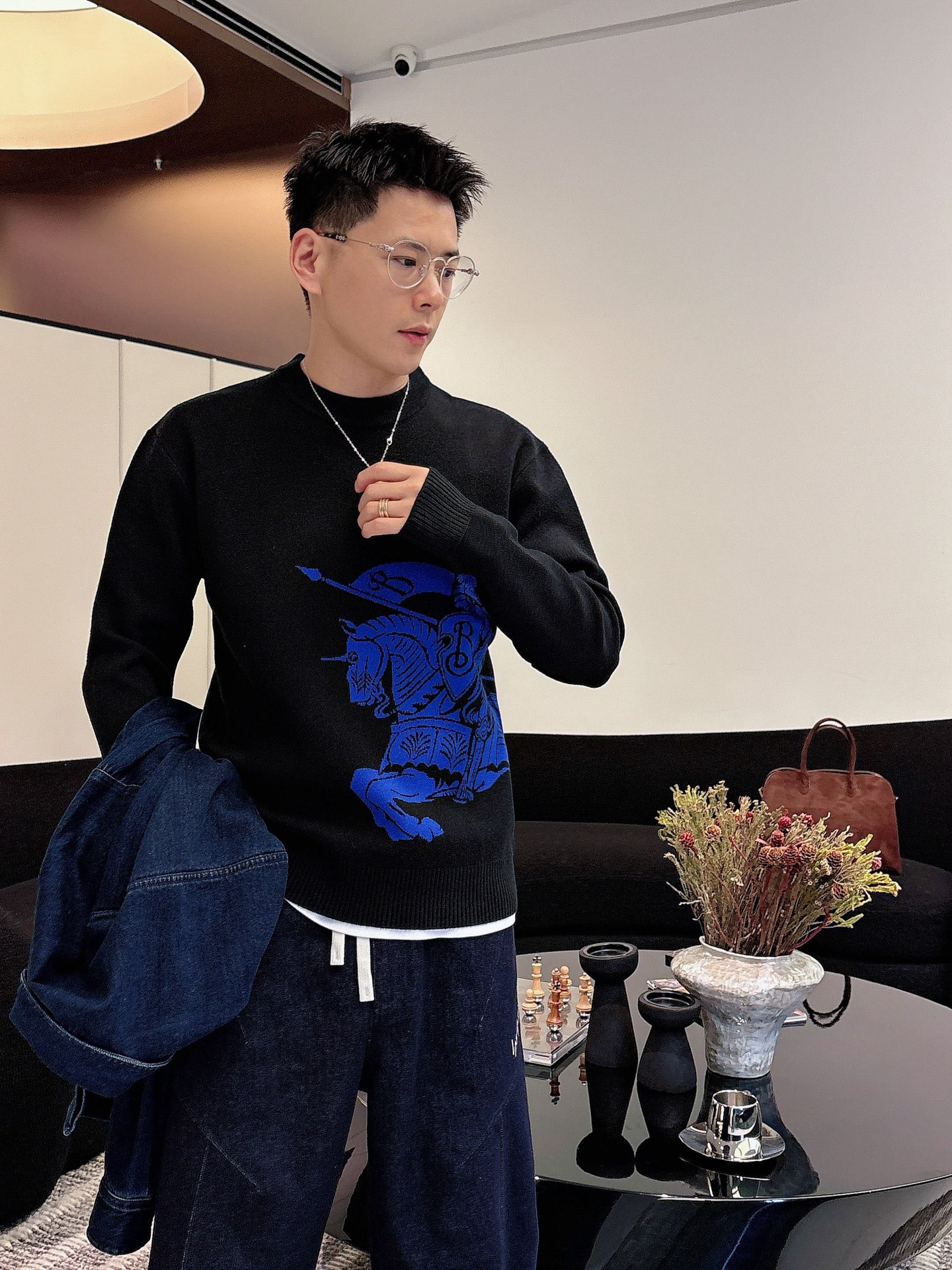 Burberry 早秋新款男士羊毛针织衫,专柜在售爆款单品,各大时尚买手明星人手一件的百搭单品。简单时尚 Burberry 早秋新款男士羊毛针织衫,专柜在售爆款单品,各大时尚买手明星人手一件的百搭单品。简单时尚
