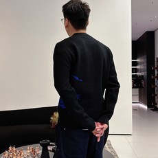 Burberry 早秋新款男士羊毛针织衫,专柜在售爆款单品,各大时尚买手明星人手一件的百搭单品。简单时尚 Burberry 早秋新款男士羊毛针织衫,专柜在售爆款单品,各大时尚买手明星人手一件的百搭单品。简单时尚
