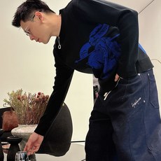 Burberry 早秋新款男士羊毛针织衫,专柜在售爆款单品,各大时尚买手明星人手一件的百搭单品。简单时尚 Burberry 早秋新款男士羊毛针织衫,专柜在售爆款单品,各大时尚买手明星人手一件的百搭单品。简单时尚