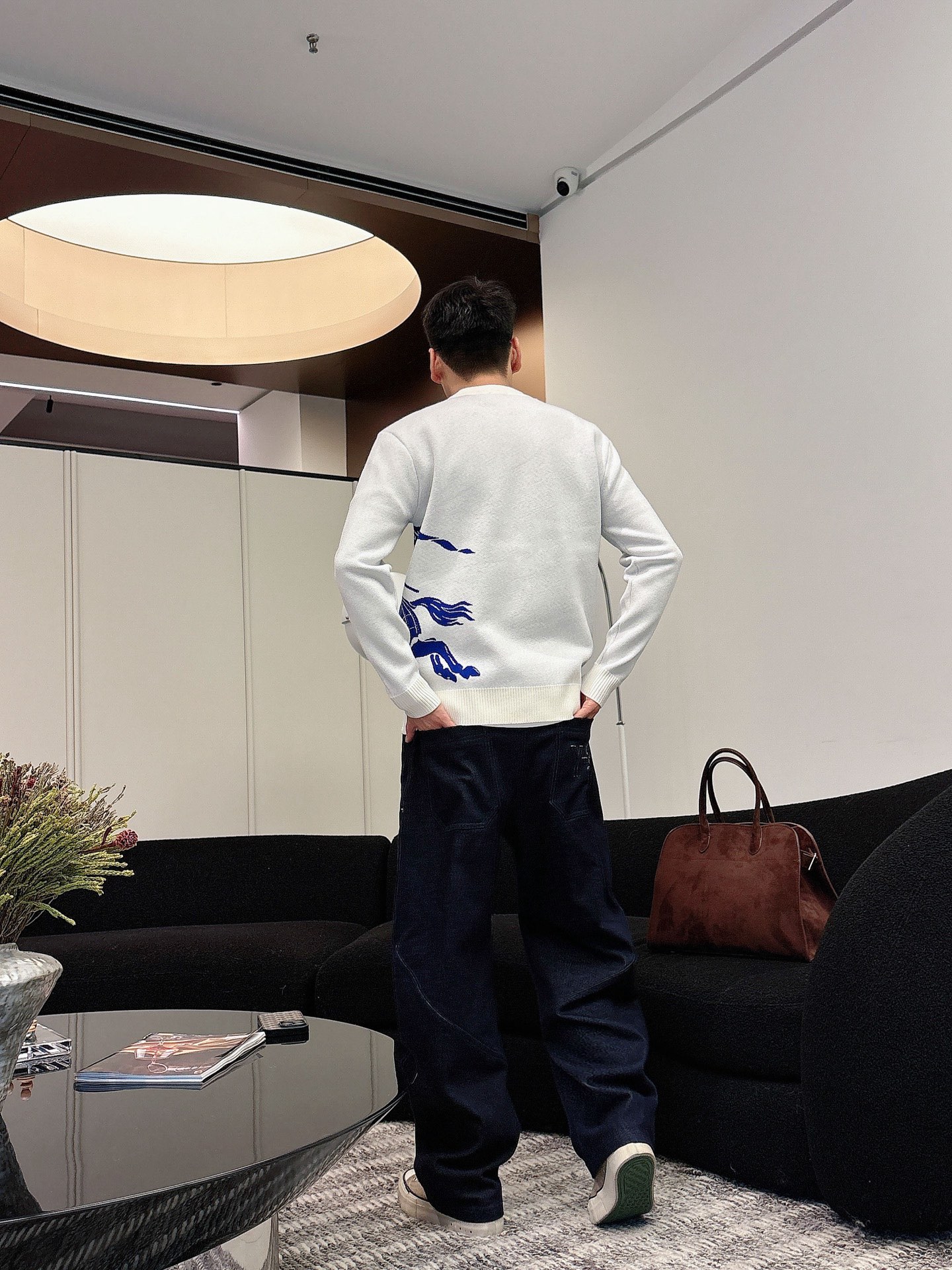 Burberry 早秋新款男士羊毛针织衫,专柜在售爆款单品,各大时尚买手明星人手一件的百搭单品。简单时尚 Burberry 早秋新款男士羊毛针织衫,专柜在售爆款单品,各大时尚买手明星人手一件的百搭单品。简单时尚