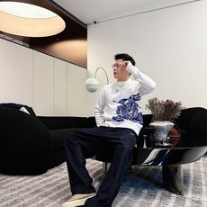 Burberry 早秋新款男士羊毛针织衫,专柜在售爆款单品,各大时尚买手明星人手一件的百搭单品。简单时尚 Burberry 早秋新款男士羊毛针织衫,专柜在售爆款单品,各大时尚买手明星人手一件的百搭单品。简单时尚
