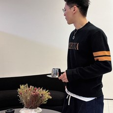 ZENGA 早秋新款男士羊毛针织衫,专柜在售爆款单品,各大时尚买手明星人手一件的百搭单品。简单时尚甚是好 ZENGA 早秋新款男士羊毛针织衫,专柜在售爆款单品,各大时尚买手明星人手一件的百搭单品。简单时尚甚是好