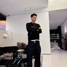 ZENGA 早秋新款男士羊毛针织衫,专柜在售爆款单品,各大时尚买手明星人手一件的百搭单品。简单时尚甚是好 ZENGA 早秋新款男士羊毛针织衫,专柜在售爆款单品,各大时尚买手明星人手一件的百搭单品。简单时尚甚是好