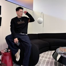 ZENGA 早秋新款男士羊毛针织衫,专柜在售爆款单品,各大时尚买手明星人手一件的百搭单品。简单时尚甚是好 ZENGA 早秋新款男士羊毛针织衫,专柜在售爆款单品,各大时尚买手明星人手一件的百搭单品。简单时尚甚是好