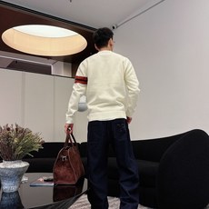 ZENGA 早秋新款男士羊毛针织衫,专柜在售爆款单品,各大时尚买手明星人手一件的百搭单品。简单时尚甚是好 ZENGA 早秋新款男士羊毛针织衫,专柜在售爆款单品,各大时尚买手明星人手一件的百搭单品。简单时尚甚是好