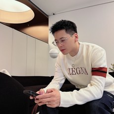 ZENGA 早秋新款男士羊毛针织衫,专柜在售爆款单品,各大时尚买手明星人手一件的百搭单品。简单时尚甚是好 ZENGA 早秋新款男士羊毛针织衫,专柜在售爆款单品,各大时尚买手明星人手一件的百搭单品。简单时尚甚是好