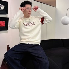 ZENGA 早秋新款男士羊毛针织衫,专柜在售爆款单品,各大时尚买手明星人手一件的百搭单品。简单时尚甚是好 ZENGA 早秋新款男士羊毛针织衫,专柜在售爆款单品,各大时尚买手明星人手一件的百搭单品。简单时尚甚是好