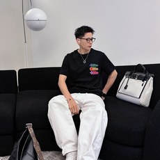 LV家 2026春夏新款男女同情侣款👫休闲宽松棉质圆领短袖T恤衫!贸易公司渠道稀出,同步官网发售 ! LV家 2026春夏新款男女同情侣款👫休闲宽松棉质圆领短袖T恤衫!贸易公司渠道稀出,同步官网发售 !