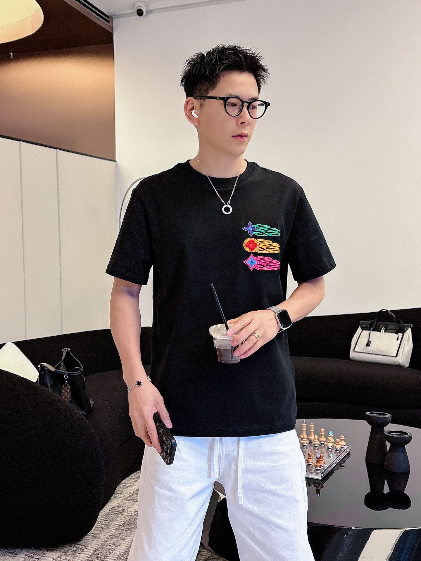 LV家 2026春夏新款男女同情侣款👫休闲宽松棉质圆领短袖T恤衫！贸易公司渠道稀出，同步官网发售 ！  