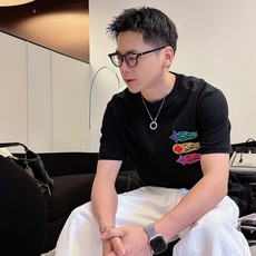 LV家 2026春夏新款男女同情侣款👫休闲宽松棉质圆领短袖T恤衫!贸易公司渠道稀出,同步官网发售 ! LV家 2026春夏新款男女同情侣款👫休闲宽松棉质圆领短袖T恤衫!贸易公司渠道稀出,同步官网发售 !