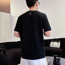 LV家 2026春夏新款男女同情侣款👫休闲宽松棉质圆领短袖T恤衫!贸易公司渠道稀出,同步官网发售 ! LV家 2026春夏新款男女同情侣款👫休闲宽松棉质圆领短袖T恤衫!贸易公司渠道稀出,同步官网发售 !