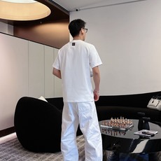 LV家 2026春夏新款男女同情侣款👫休闲宽松棉质圆领短袖T恤衫!贸易公司渠道稀出,同步官网发售 ! LV家 2026春夏新款男女同情侣款👫休闲宽松棉质圆领短袖T恤衫!贸易公司渠道稀出,同步官网发售 !