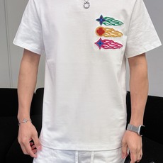 LV家 2026春夏新款男女同情侣款👫休闲宽松棉质圆领短袖T恤衫!贸易公司渠道稀出,同步官网发售 ! LV家 2026春夏新款男女同情侣款👫休闲宽松棉质圆领短袖T恤衫!贸易公司渠道稀出,同步官网发售 !