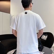 LV家 2026春夏新款男女同情侣款👫休闲宽松棉质圆领短袖T恤衫!贸易公司渠道稀出,同步官网发售 ! LV家 2026春夏新款男女同情侣款👫休闲宽松棉质圆领短袖T恤衫!贸易公司渠道稀出,同步官网发售 !