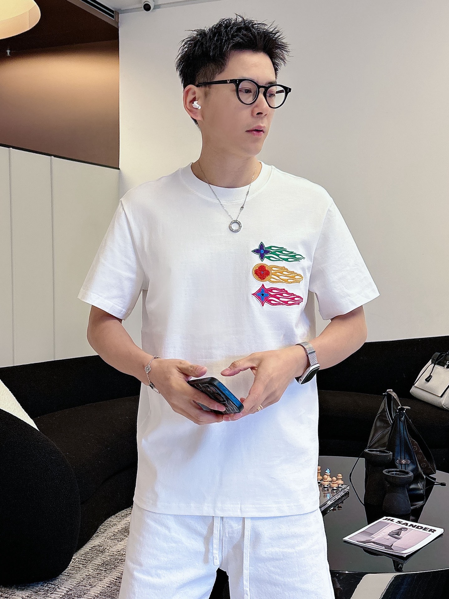 LV家 2026春夏新款男女同情侣款👫休闲宽松棉质圆领短袖T恤衫！贸易公司渠道稀出，同步官网发售 ！  