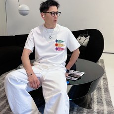 LV家 2026春夏新款男女同情侣款👫休闲宽松棉质圆领短袖T恤衫!贸易公司渠道稀出,同步官网发售 ! LV家 2026春夏新款男女同情侣款👫休闲宽松棉质圆领短袖T恤衫!贸易公司渠道稀出,同步官网发售 !