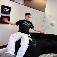 始祖鸟2026春夏新款男女同情侣款👫休闲宽松棉质圆领短袖T恤衫!贸易公司渠道稀出,同步官网发售 ! 始祖鸟2026春夏新款男女同情侣款👫休闲宽松棉质圆领短袖T恤衫!贸易公司渠道稀出,同步官网发售 !