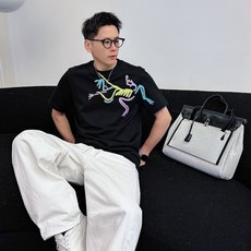 始祖鸟2026春夏新款男女同情侣款👫休闲宽松棉质圆领短袖T恤衫!贸易公司渠道稀出,同步官网发售 ! 始祖鸟2026春夏新款男女同情侣款👫休闲宽松棉质圆领短袖T恤衫!贸易公司渠道稀出,同步官网发售 !