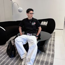 Loew*罗家2026春夏新款男女同情侣款👫休闲宽松棉质圆领短袖T恤衫!贸易公司渠道稀出,同步官网发售 Loew*罗家2026春夏新款男女同情侣款👫休闲宽松棉质圆领短袖T恤衫!贸易公司渠道稀出,同步官网发售