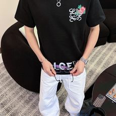Loew*罗家2026春夏新款男女同情侣款👫休闲宽松棉质圆领短袖T恤衫!贸易公司渠道稀出,同步官网发售 Loew*罗家2026春夏新款男女同情侣款👫休闲宽松棉质圆领短袖T恤衫!贸易公司渠道稀出,同步官网发售