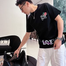 Loew*罗家2026春夏新款男女同情侣款👫休闲宽松棉质圆领短袖T恤衫!贸易公司渠道稀出,同步官网发售 Loew*罗家2026春夏新款男女同情侣款👫休闲宽松棉质圆领短袖T恤衫!贸易公司渠道稀出,同步官网发售