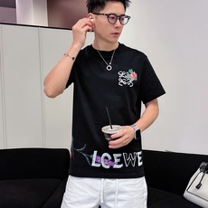 Loew*罗家2026春夏新款男女同情侣款👫休闲宽松棉质圆领短袖T恤衫!贸易公司渠道稀出,同步官网发售 Loew*罗家2026春夏新款男女同情侣款👫休闲宽松棉质圆领短袖T恤衫!贸易公司渠道稀出,同步官网发售