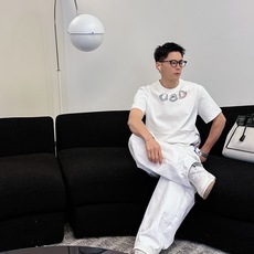 Moncle*蒙家 2026春夏新款男女同情侣款👫休闲宽松棉质圆领短袖T恤衫!贸易公司渠道稀出,同步官网 Moncle*蒙家 2026春夏新款男女同情侣款👫休闲宽松棉质圆领短袖T恤衫!贸易公司渠道稀出,同步官网
