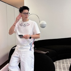 Moncle*蒙家 2026春夏新款男女同情侣款👫休闲宽松棉质圆领短袖T恤衫!贸易公司渠道稀出,同步官网 Moncle*蒙家 2026春夏新款男女同情侣款👫休闲宽松棉质圆领短袖T恤衫!贸易公司渠道稀出,同步官网