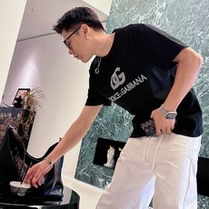 DG 2026春夏新款男女同情侣款👫休闲宽松棉质圆领短袖T恤衫!贸易公司渠道稀出,同步官网发售 ! DG 2026春夏新款男女同情侣款👫休闲宽松棉质圆领短袖T恤衫!贸易公司渠道稀出,同步官网发售 !
