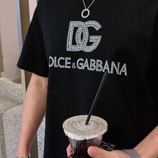 DG 2026春夏新款男女同情侣款👫休闲宽松棉质圆领短袖T恤衫!贸易公司渠道稀出,同步官网发售 ! DG 2026春夏新款男女同情侣款👫休闲宽松棉质圆领短袖T恤衫!贸易公司渠道稀出,同步官网发售 !
