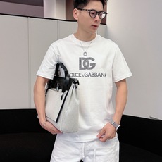 DG 2026春夏新款男女同情侣款👫休闲宽松棉质圆领短袖T恤衫!贸易公司渠道稀出,同步官网发售 ! DG 2026春夏新款男女同情侣款👫休闲宽松棉质圆领短袖T恤衫!贸易公司渠道稀出,同步官网发售 !