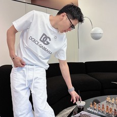 DG 2026春夏新款男女同情侣款👫休闲宽松棉质圆领短袖T恤衫!贸易公司渠道稀出,同步官网发售 ! DG 2026春夏新款男女同情侣款👫休闲宽松棉质圆领短袖T恤衫!贸易公司渠道稀出,同步官网发售 !