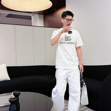 DG 2026春夏新款男女同情侣款👫休闲宽松棉质圆领短袖T恤衫!贸易公司渠道稀出,同步官网发售 ! DG 2026春夏新款男女同情侣款👫休闲宽松棉质圆领短袖T恤衫!贸易公司渠道稀出,同步官网发售 !
