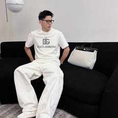 DG 2026春夏新款男女同情侣款👫休闲宽松棉质圆领短袖T恤衫!贸易公司渠道稀出,同步官网发售 ! DG 2026春夏新款男女同情侣款👫休闲宽松棉质圆领短袖T恤衫!贸易公司渠道稀出,同步官网发售 !