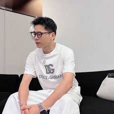 DG 2026春夏新款男女同情侣款👫休闲宽松棉质圆领短袖T恤衫!贸易公司渠道稀出,同步官网发售 ! DG 2026春夏新款男女同情侣款👫休闲宽松棉质圆领短袖T恤衫!贸易公司渠道稀出,同步官网发售 !