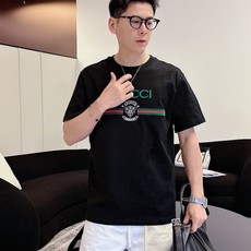 Gucc*古家 2026春夏新款男女同情侣款👫休闲宽松棉质圆领短袖T恤衫!贸易公司渠道稀出,同步官网发售 Gucc*古家 2026春夏新款男女同情侣款👫休闲宽松棉质圆领短袖T恤衫!贸易公司渠道稀出,同步官网发售