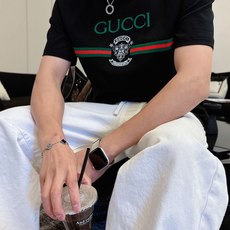 Gucc*古家 2026春夏新款男女同情侣款👫休闲宽松棉质圆领短袖T恤衫!贸易公司渠道稀出,同步官网发售 Gucc*古家 2026春夏新款男女同情侣款👫休闲宽松棉质圆领短袖T恤衫!贸易公司渠道稀出,同步官网发售