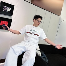 Gucc*古家 2026春夏新款男女同情侣款👫休闲宽松棉质圆领短袖T恤衫!贸易公司渠道稀出,同步官网发售 Gucc*古家 2026春夏新款男女同情侣款👫休闲宽松棉质圆领短袖T恤衫!贸易公司渠道稀出,同步官网发售