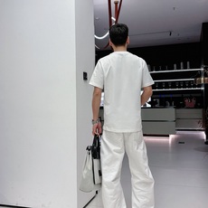 Gucc*古家 2026春夏新款男女同情侣款👫休闲宽松棉质圆领短袖T恤衫!贸易公司渠道稀出,同步官网发售 Gucc*古家 2026春夏新款男女同情侣款👫休闲宽松棉质圆领短袖T恤衫!贸易公司渠道稀出,同步官网发售
