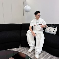 Gucc*古家 2026春夏新款男女同情侣款👫休闲宽松棉质圆领短袖T恤衫!贸易公司渠道稀出,同步官网发售 Gucc*古家 2026春夏新款男女同情侣款👫休闲宽松棉质圆领短袖T恤衫!贸易公司渠道稀出,同步官网发售