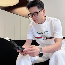 Gucc*古家 2026春夏新款男女同情侣款👫休闲宽松棉质圆领短袖T恤衫!贸易公司渠道稀出,同步官网发售 Gucc*古家 2026春夏新款男女同情侣款👫休闲宽松棉质圆领短袖T恤衫!贸易公司渠道稀出,同步官网发售