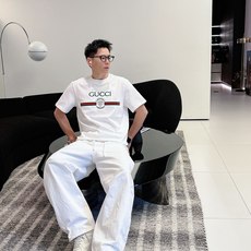 Gucc*古家 2026春夏新款男女同情侣款👫休闲宽松棉质圆领短袖T恤衫!贸易公司渠道稀出,同步官网发售 Gucc*古家 2026春夏新款男女同情侣款👫休闲宽松棉质圆领短袖T恤衫!贸易公司渠道稀出,同步官网发售