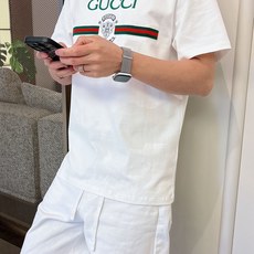 Gucc*古家 2026春夏新款男女同情侣款👫休闲宽松棉质圆领短袖T恤衫!贸易公司渠道稀出,同步官网发售 Gucc*古家 2026春夏新款男女同情侣款👫休闲宽松棉质圆领短袖T恤衫!贸易公司渠道稀出,同步官网发售