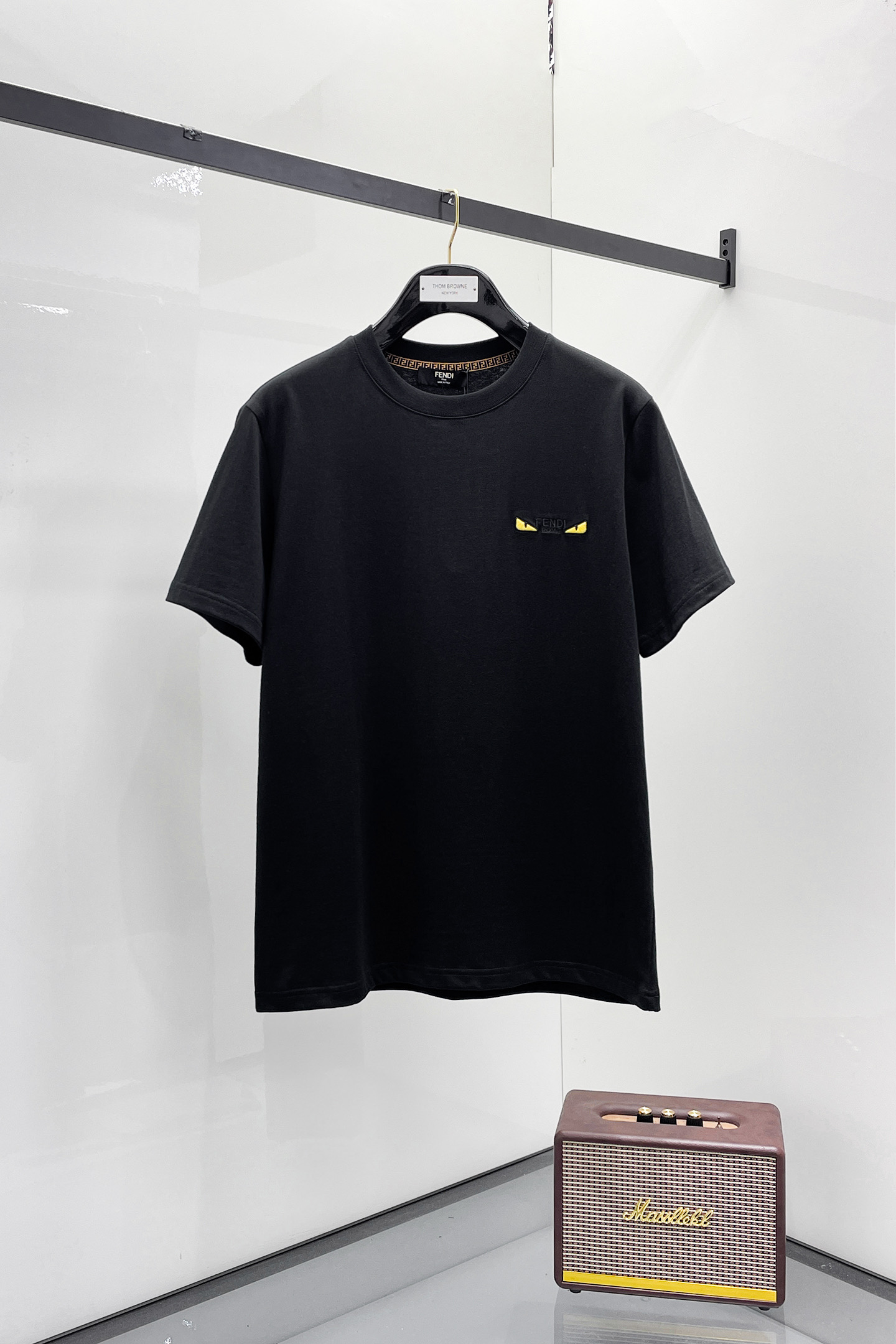 NO:746576,Fendi - 2026ss Year of the Horse spring and summer high-quality short-sleeved T-shirts. Official website synchronization. High-end quality. Customized top-grade pure cotton fabric, 1:1 production by top manufacturers, fashionable brand heavy craftsmanship logo design, soft and delicate feel. Skin-friendly and comfortable to wear. Versatile and casual. The upper body is very good. Handsome. A must-have for trendy men. Color black, white. Size S-2XL. Shoulder width 46 for S size. Bust 102. Clothes length 66. Sleeve length 22.  M size shoulder width 47, chest size 106, length 67, sleeve length 23, L size shoulder width 48, chest size 110, length 68, sleeve length 24, XL size, shoulder width 49, chest size 114, length 69, sleeve length 25, size 219860909芬迪 - 2026ss马年贺岁款春夏精品短袖T恤 官网同步 高端品质 定制顶级纯棉面料,顶级大厂1:1制作,时尚大牌重工艺logo设计,手感柔软细腻 穿着亲肤舒适 百搭休闲 上身非常赞 帅气 潮男必备品 颜色黑色,白色 尺码S-2XL S码肩宽46 胸围102 衣长66 袖长22 M码肩宽47 胸围106 衣长67 袖长23 L码肩宽48 胸围110 衣长68 袖长24 XL码肩宽49 胸围114 衣长69 袖长25 2XL码肩宽50 胸围116 衣长70 袖长26,,fendi,T-shirt,tees，t-shirt,,Men's clothing