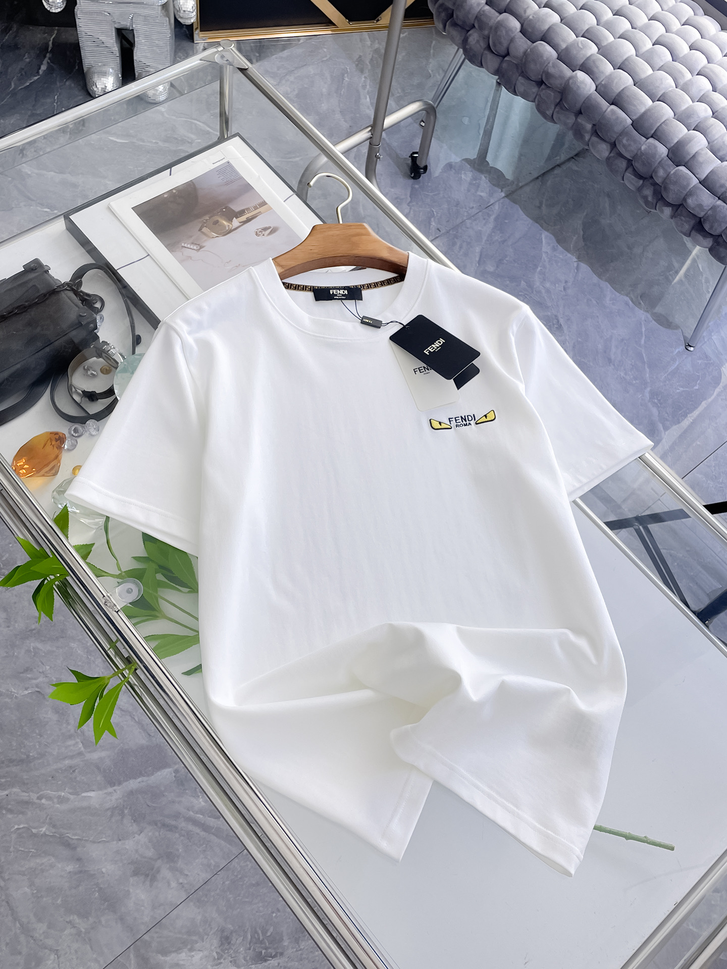 NO:757559,Fendi high-end customization 2026 spring and summer new style debut counter latest short-sleeved round neck T-shirt high-end customization design avant-garde fashion!  The brand logo is designed with heavy craftsmanship. High-end customized mercerized cloud cotton fabric. Soft to the touch. Comfortable to wear. Exquisite stitching at the counter level. Fine workmanship. The upper body effect is incomparably handsome!  A must-have item for a stylish man!  Color Black White Size S-2XL,,fendi,T-shirt,tees,t-shirt,19860909Fendi 高端定制 2026春夏新款首发专柜最新款短袖圆领T恤 高端订制 设计前卫时尚！品牌logo重工艺设计 高端定制丝光云朵棉面料.手感柔软.穿着舒适.专柜级别精致车线.做工精细.上身效果无敌帅气！型男必备单品！ 颜色黑色 白色 码数S-2XL,,fendi,T-shirt,tees，t-shirt,,Men's clothing