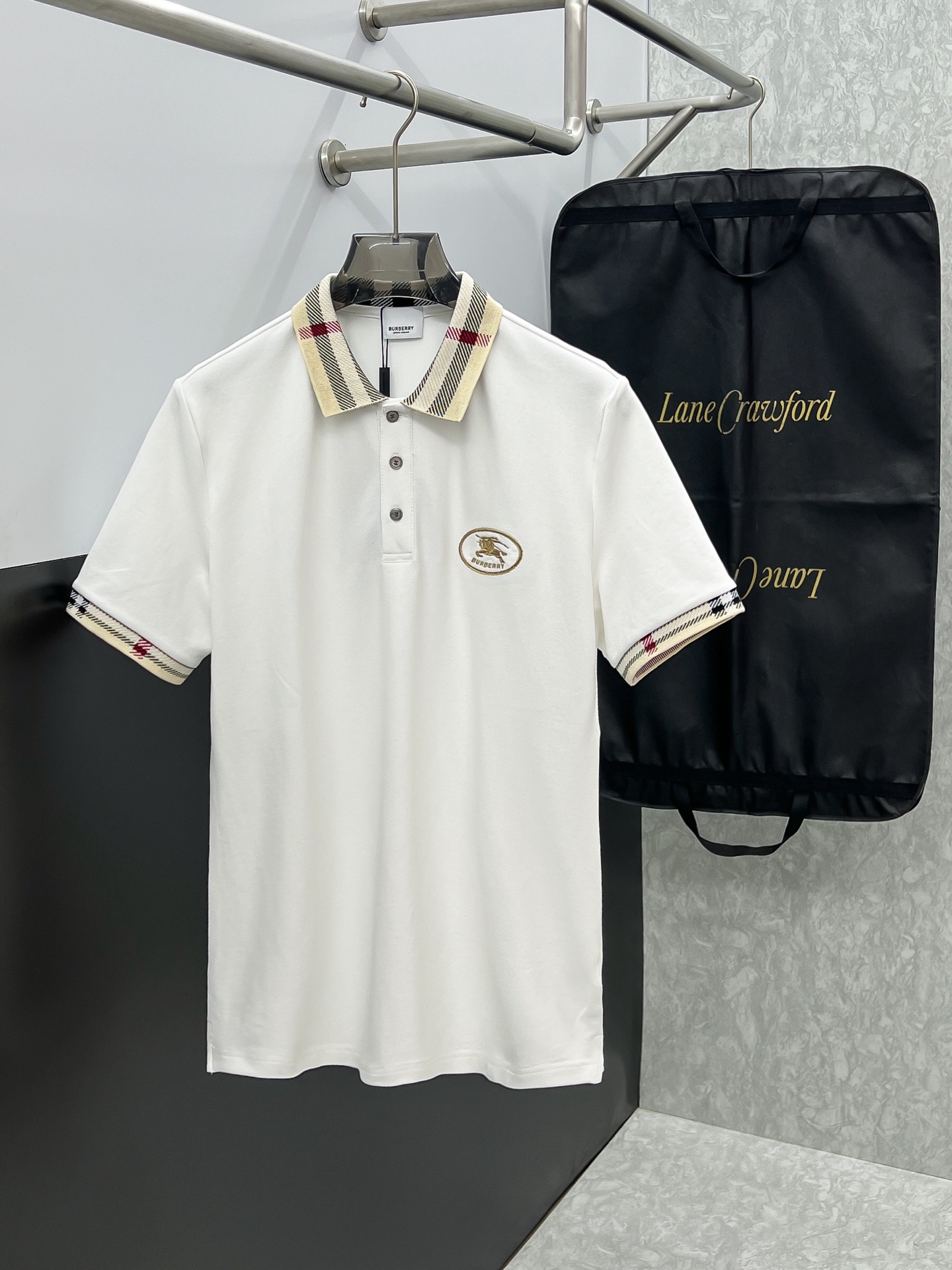 🍀 Burberry# 2026ss logo olo/ 100% LOW M-3XL M : 104cm- 45cm- 69cm- 21cm L : 108cm- 46cm- 70cm- 22cm XL : 112cm- 47cm- 71cm- 23cm XXL : 116cm- 48cm- 72cm- 24cm 3XL : 120cm- 49cm- 73cm- Novità Uomo Maglia Uomo Maglia